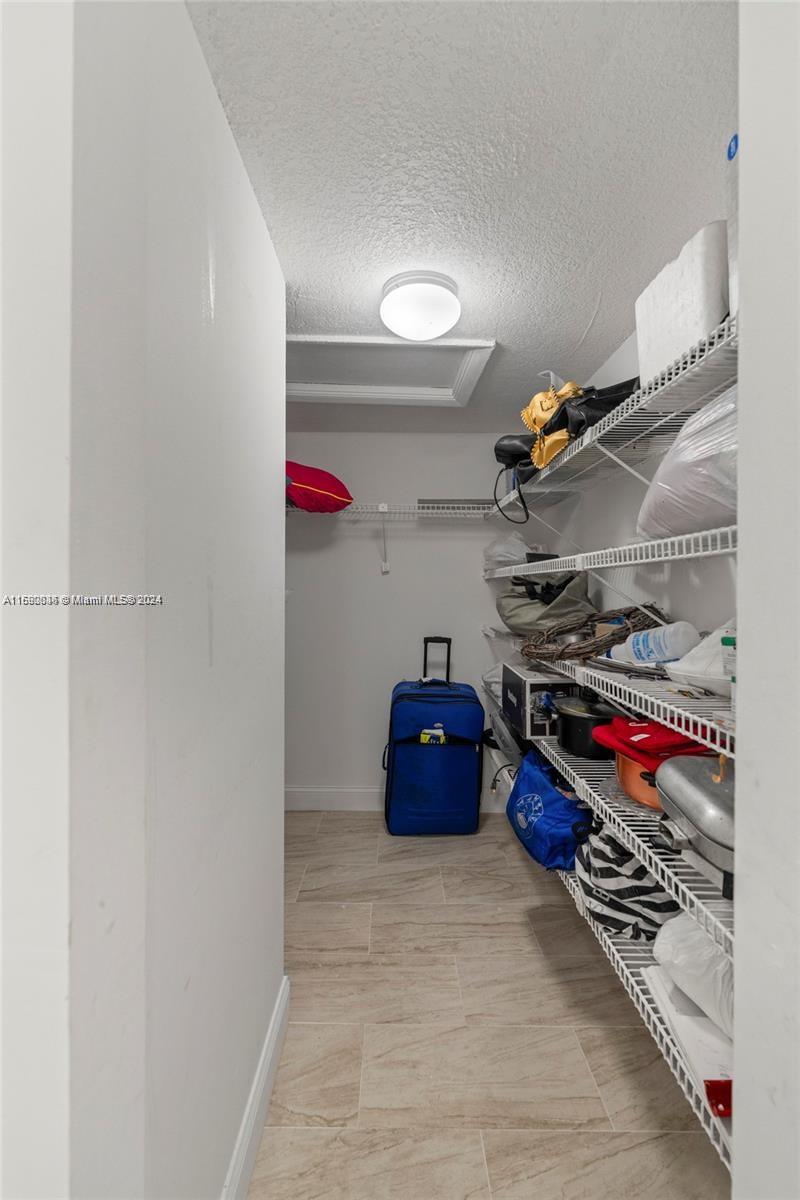 GOLDEN LAKES VILLAGE COND - Residential