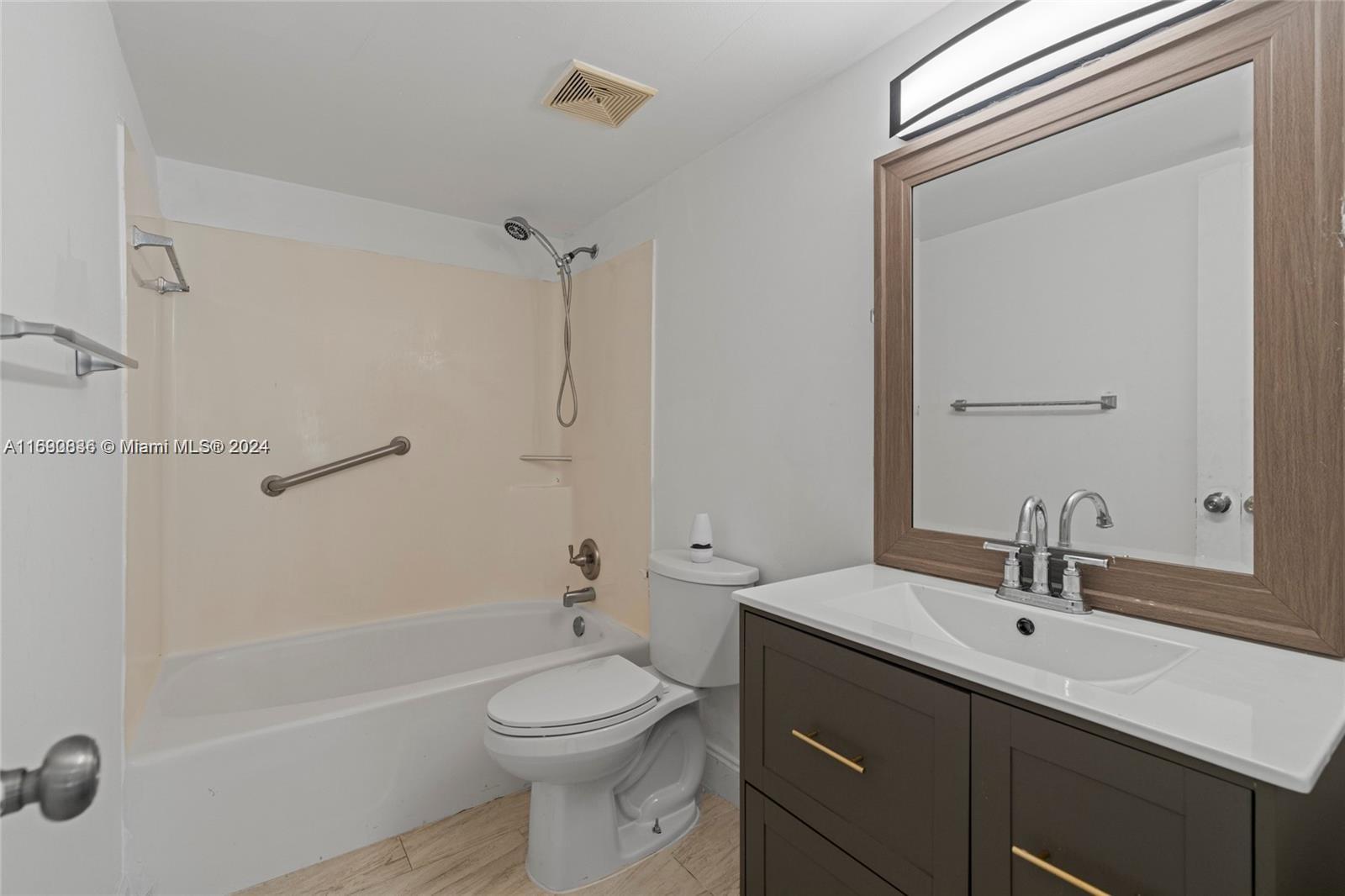 GOLDEN LAKES VILLAGE COND - Residential