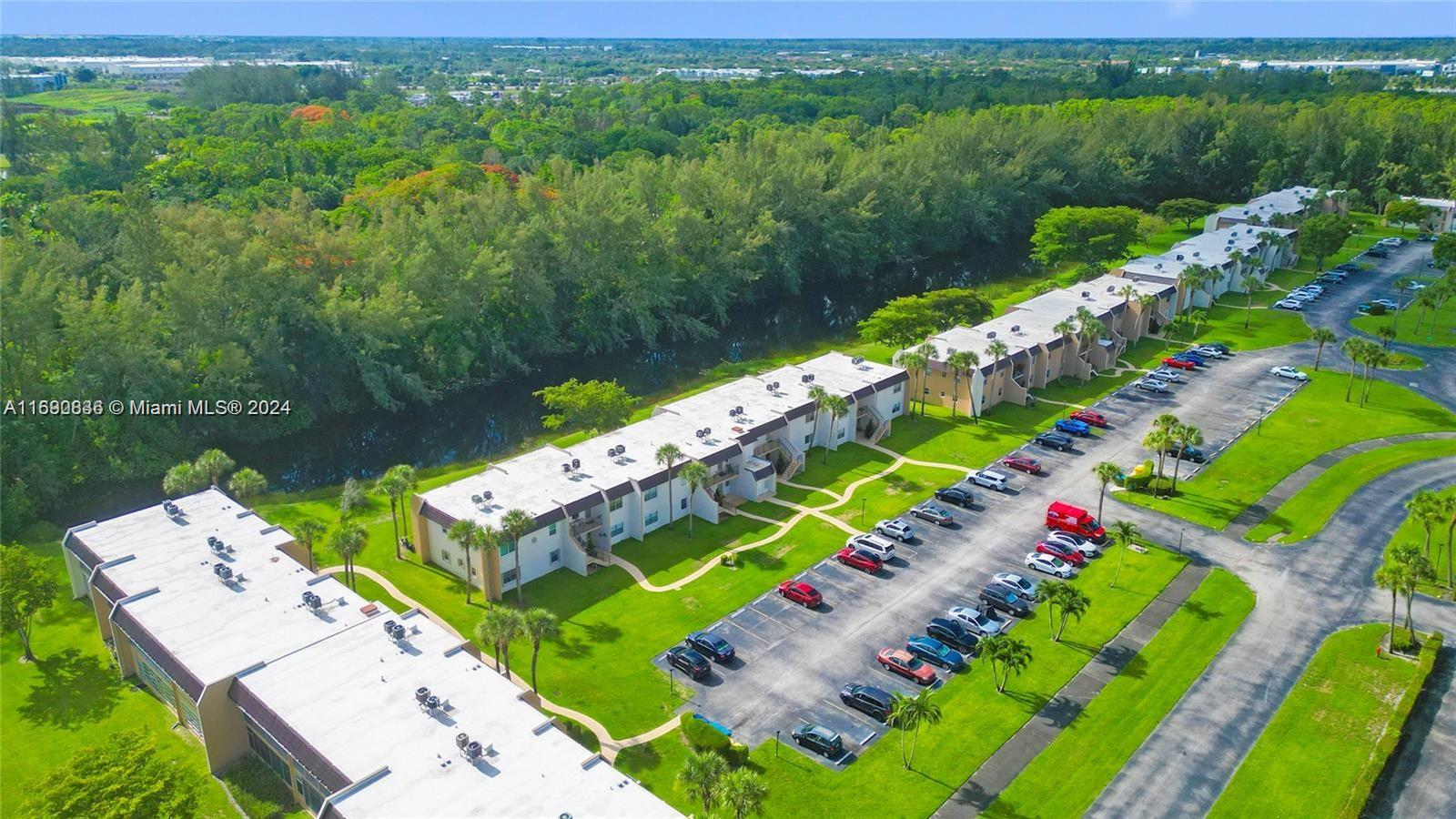 GOLDEN LAKES VILLAGE COND - Residential