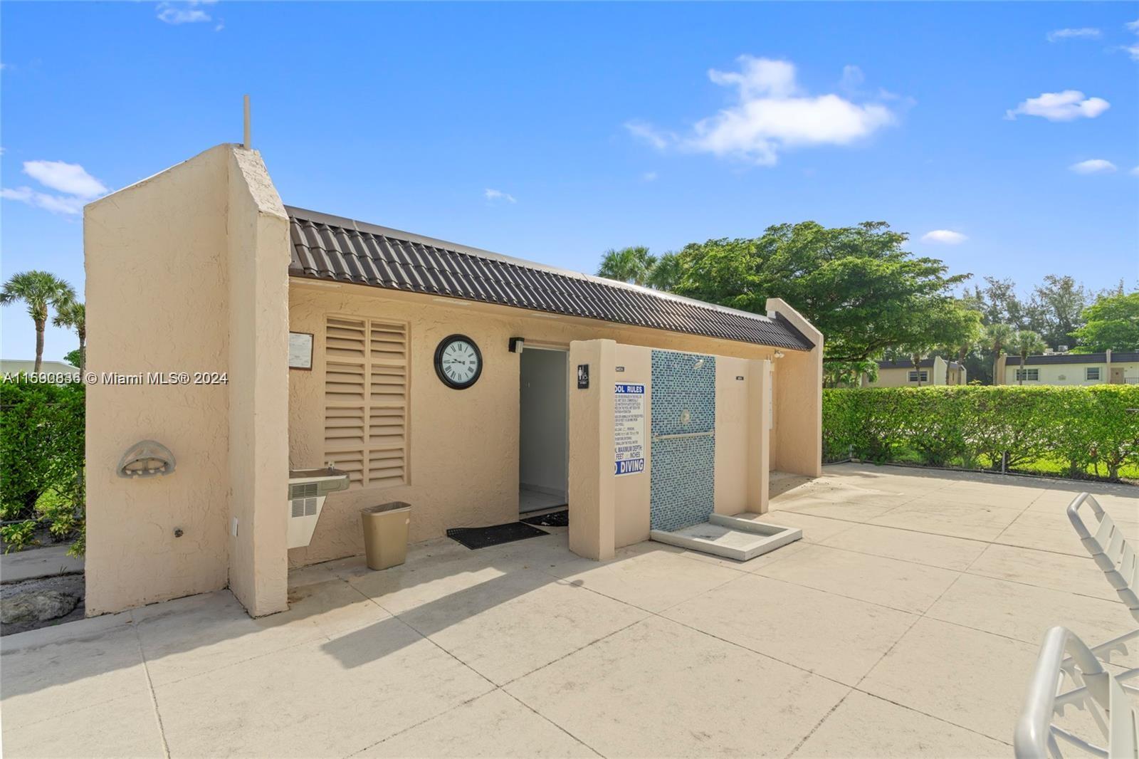GOLDEN LAKES VILLAGE COND - Residential