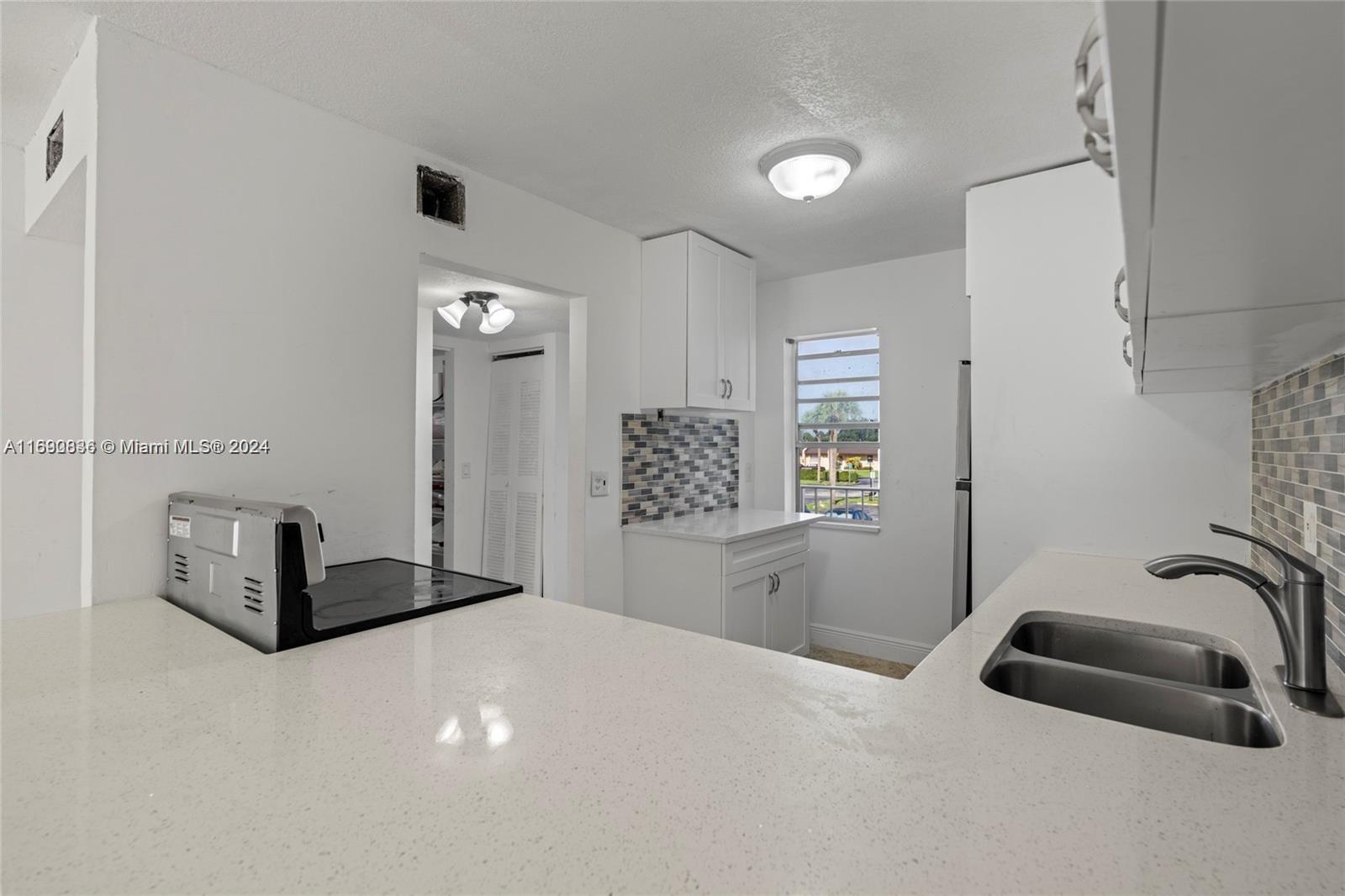 GOLDEN LAKES VILLAGE COND - Residential