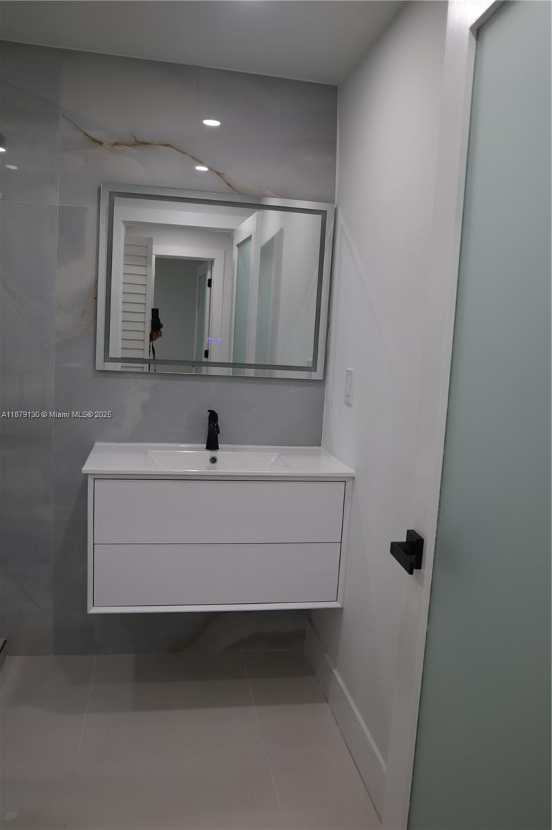 DIXIE GARDENS - Residential Lease