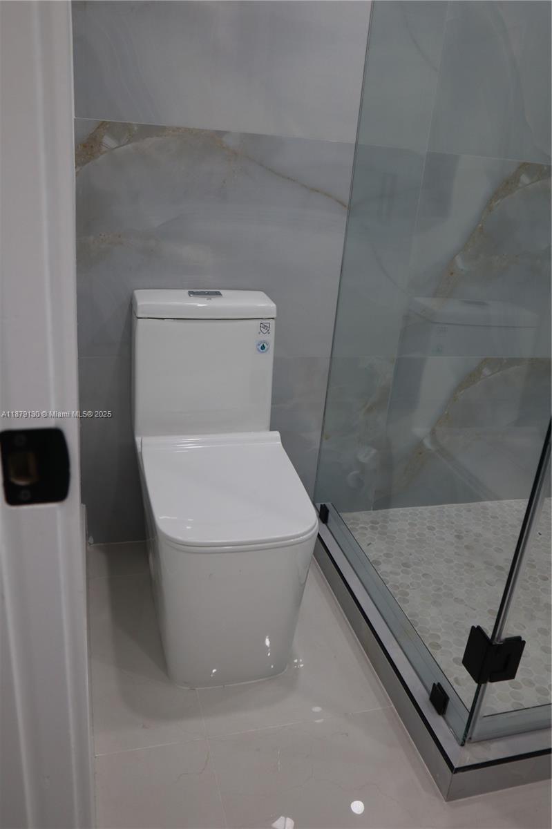 DIXIE GARDENS - Residential Lease