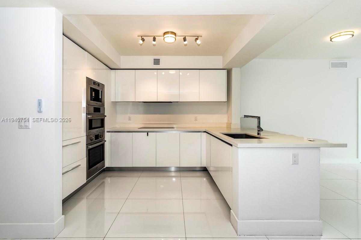 PARQUE TOWERS CONDO - Residential