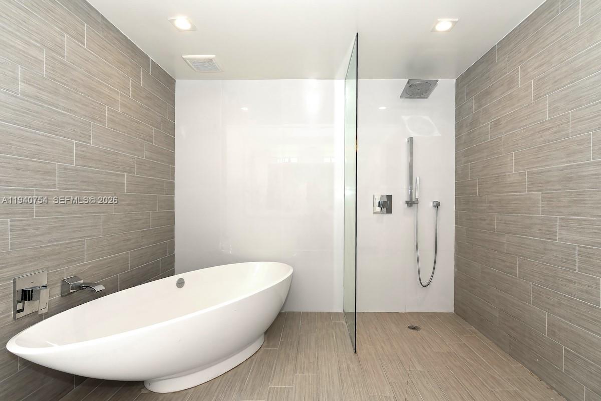 PARQUE TOWERS CONDO - Residential