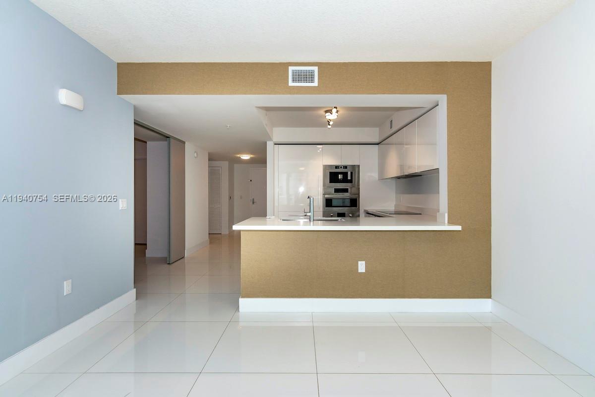 PARQUE TOWERS CONDO - Residential