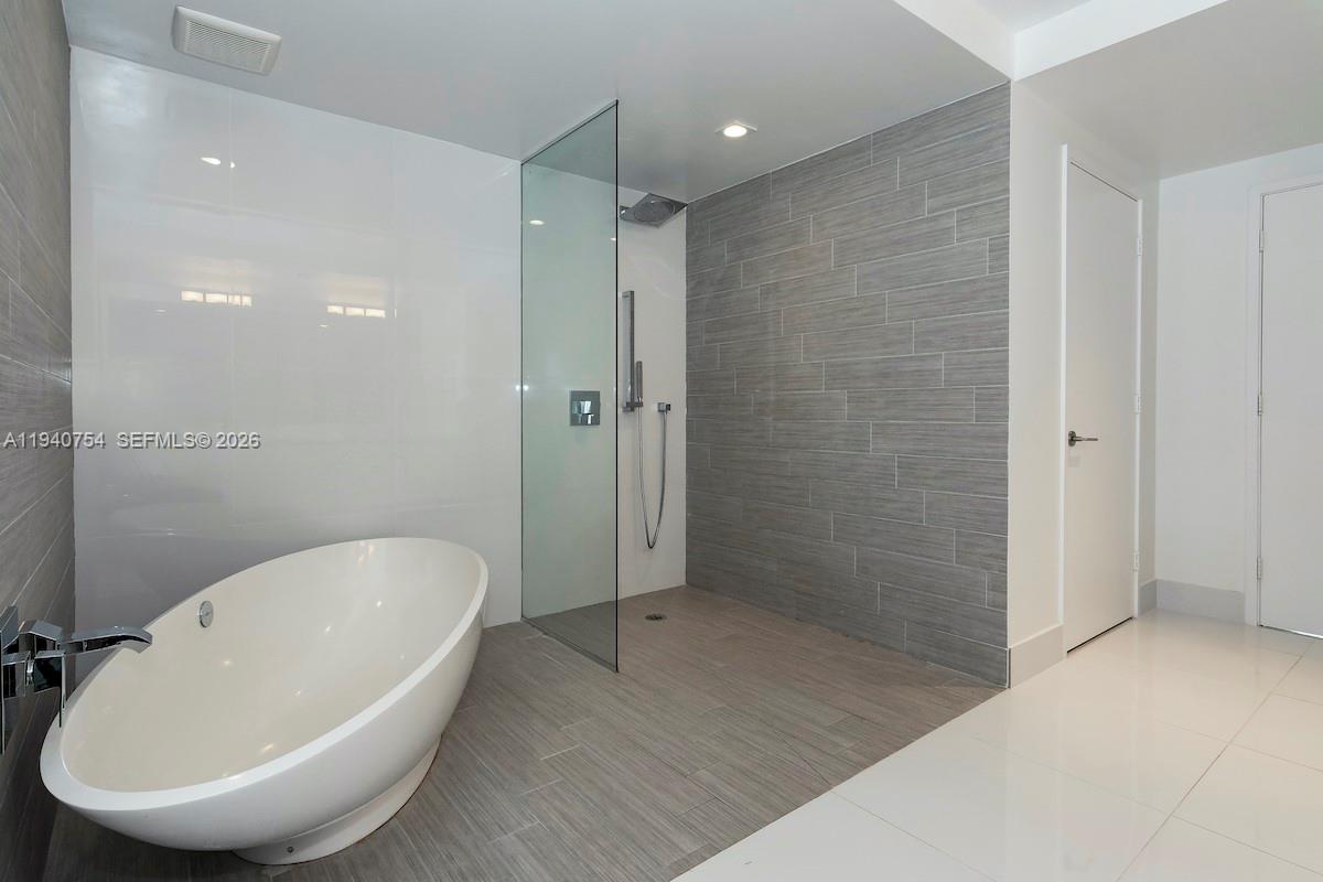 PARQUE TOWERS CONDO - Residential