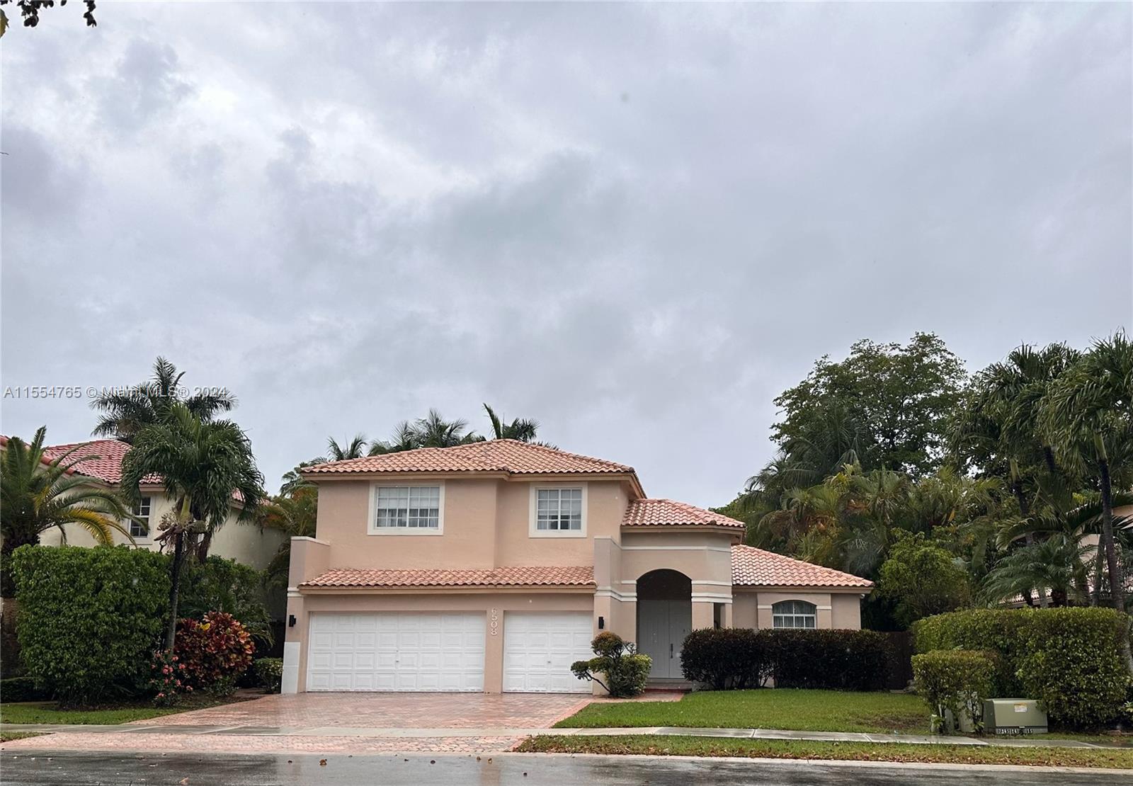 Property for Sale at 6508 Nw 113th Pl Pl, Doral, Miami-Dade County, Florida - Bedrooms: 4 
Bathrooms: 3  - $1,300,000
