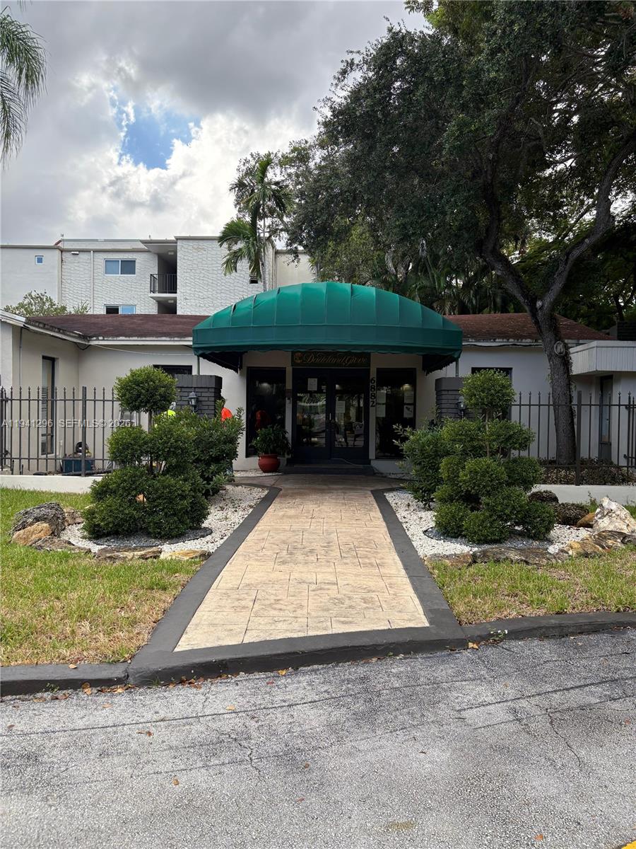DADELAND GROVE CONDO - Residential