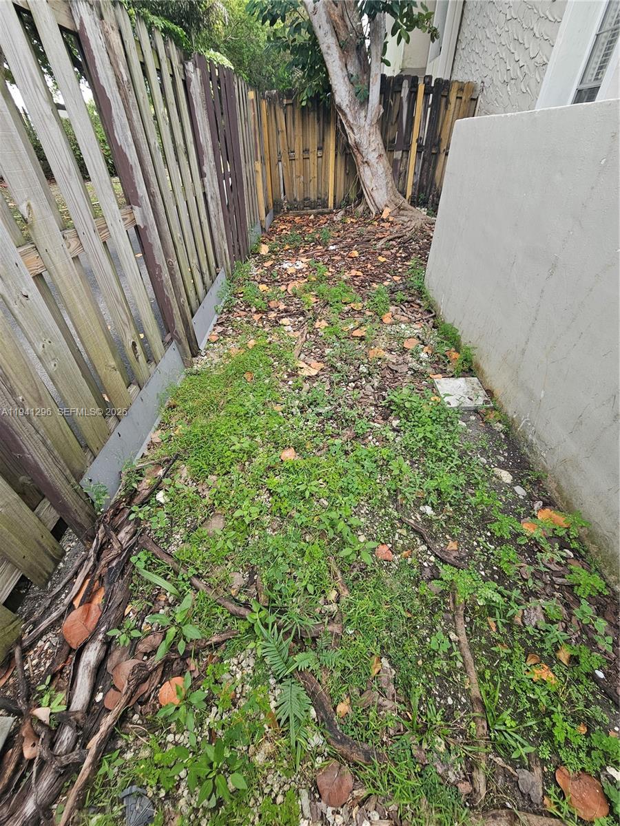 DADELAND GROVE CONDO - Residential