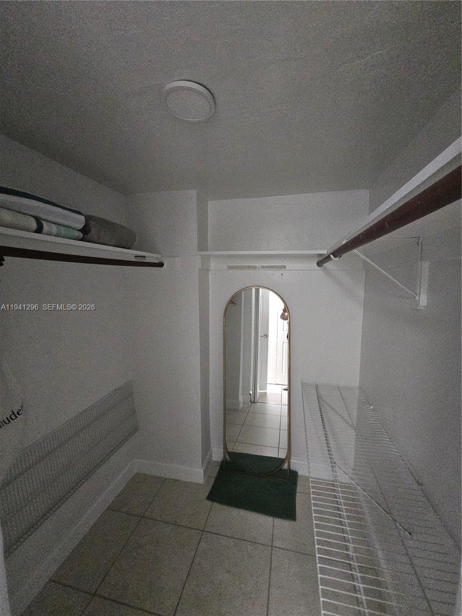 DADELAND GROVE CONDO - Residential