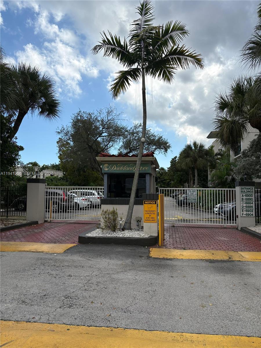 DADELAND GROVE CONDO - Residential