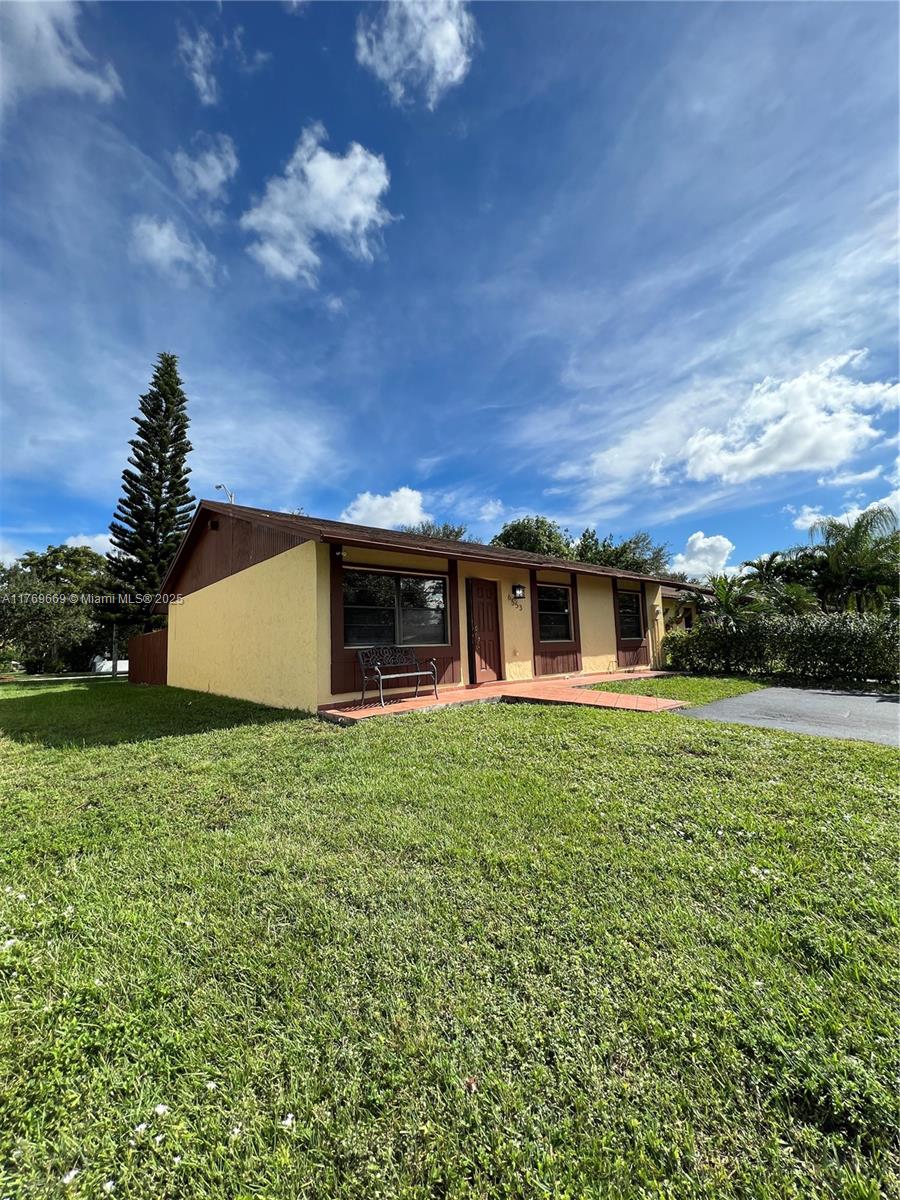 Rental Property at 6553 Sw 147th Ct, Miami, Broward County, Florida - Bedrooms: 3 
Bathrooms: 2  - $3,000 MO.