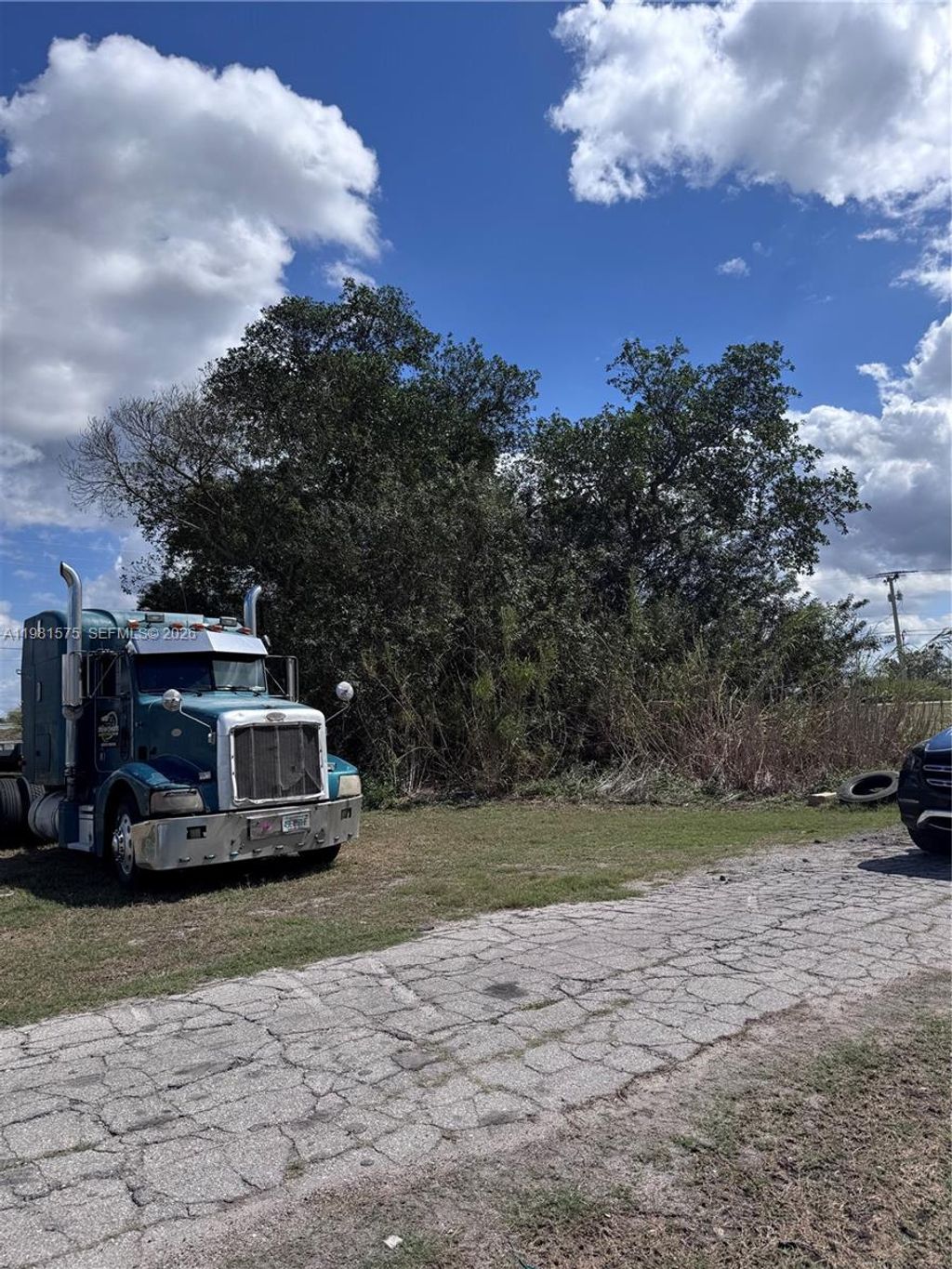 Photo of 636 S Lake Ave, Pahokee, FL 33476 (MLS # A11981575)