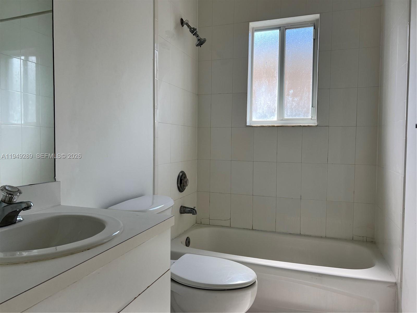 3401 NE 4 ST, Homestead, FL, 33033/$370,000 2 3401 NE 4 ST