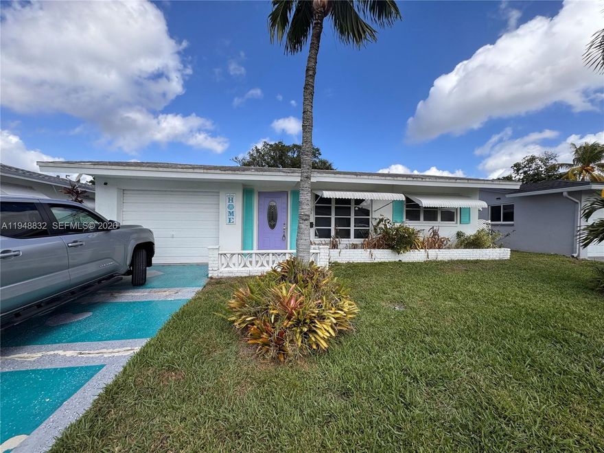 Spacious single-family home in the sought-after Mainlands of Tamarac 55+ community. Enjoy a great view and privacy of having no rear neighbors. 
Call agent for more information