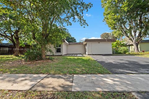8001 NW 68th Ter Tamarac FL 33321