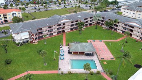 Photo of 5300 Washington St #S112, Hollywood, FL 33021 (MLS # A11950338)