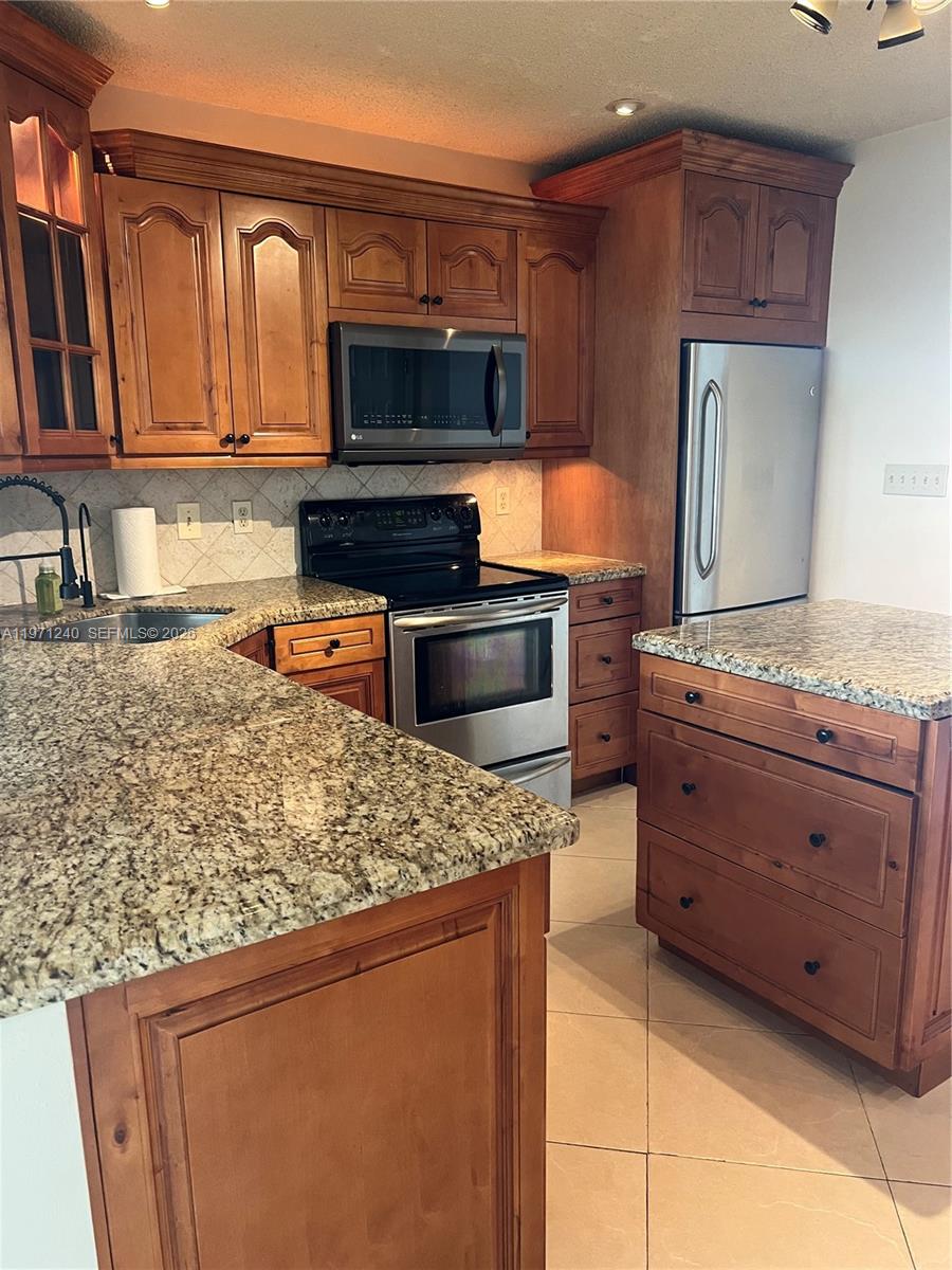 MAINLANDS OF TAMARAC LAKE - Residential