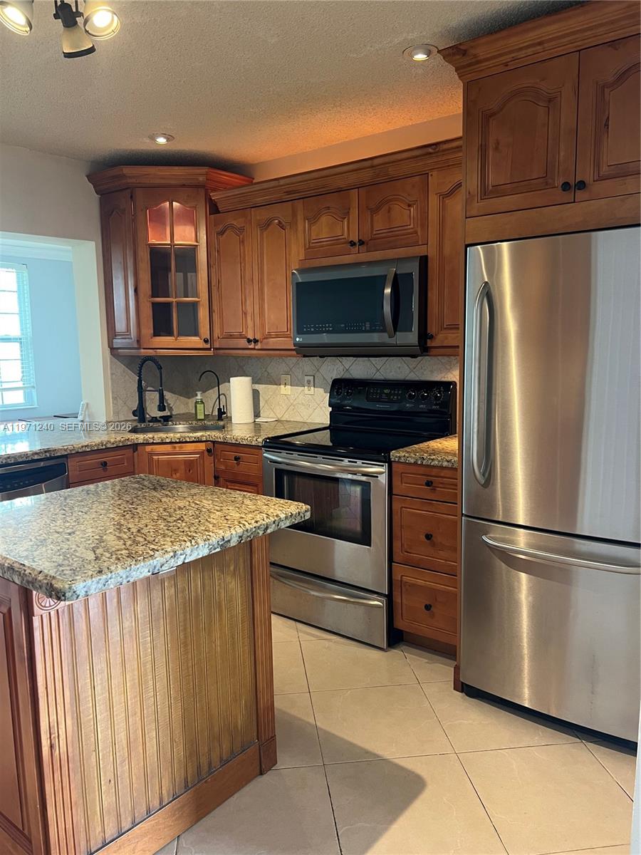 MAINLANDS OF TAMARAC LAKE - Residential