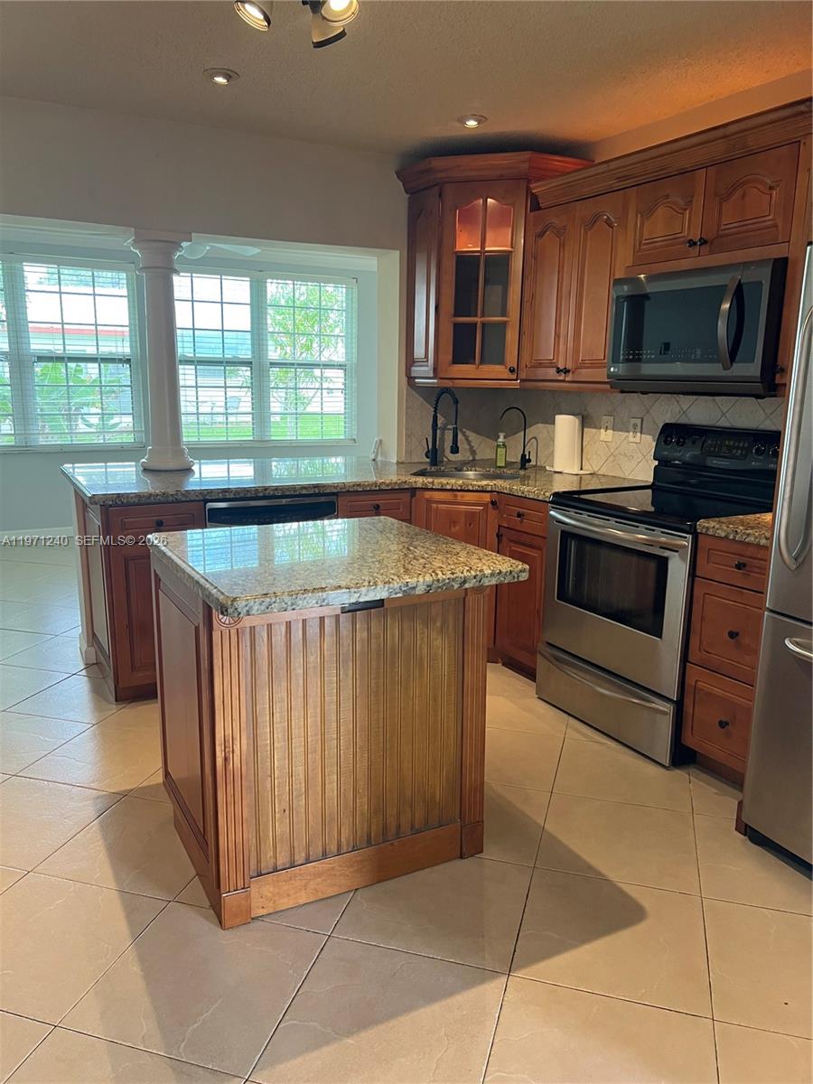 MAINLANDS OF TAMARAC LAKE - Residential
