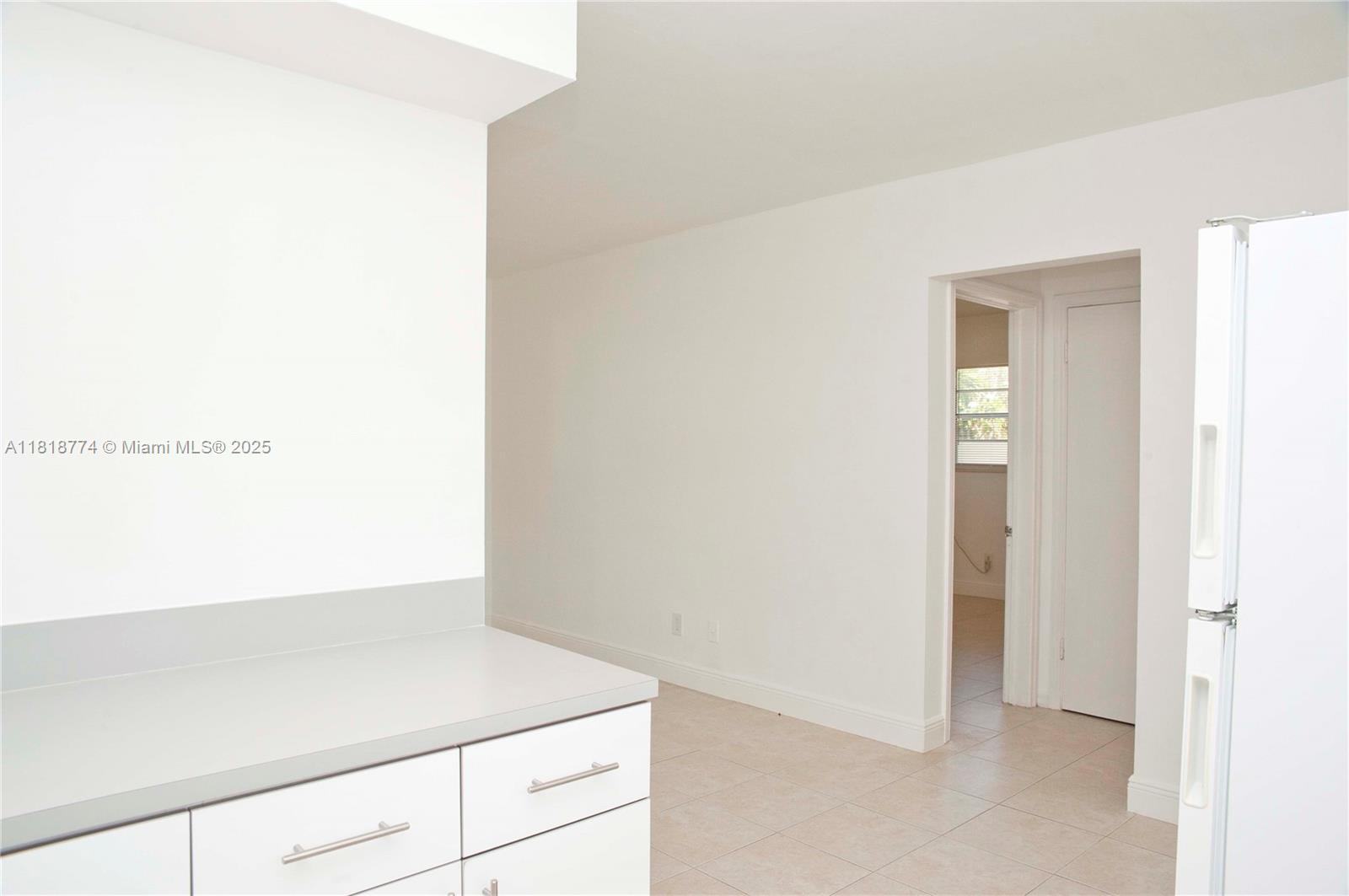 HOLLYWOOD LITTLE RANCHES - Residential Lease