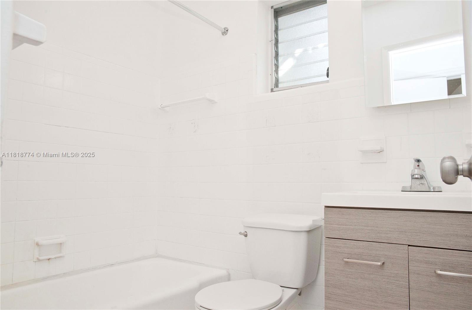 HOLLYWOOD LITTLE RANCHES - Residential Lease