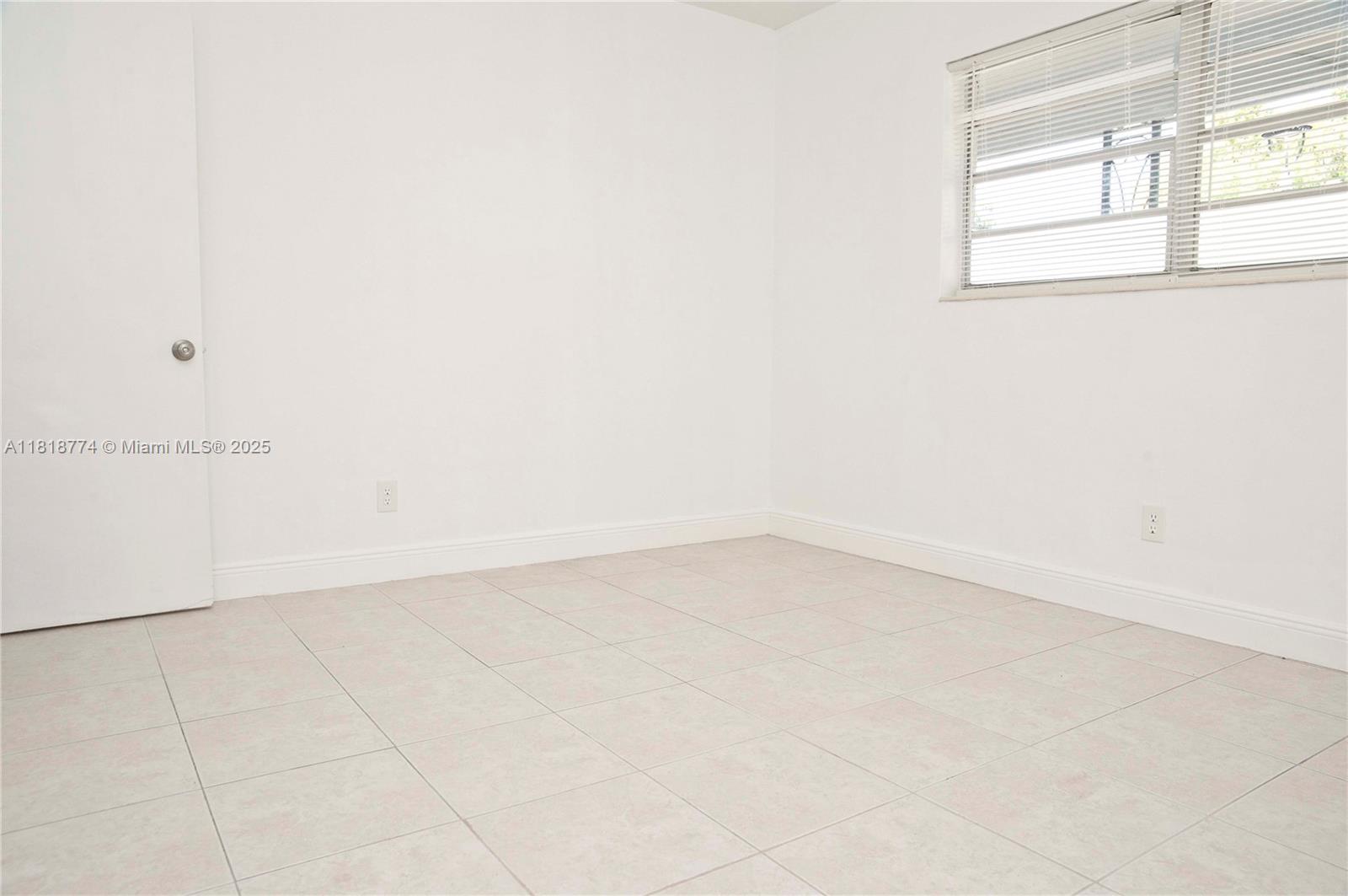 HOLLYWOOD LITTLE RANCHES - Residential Lease