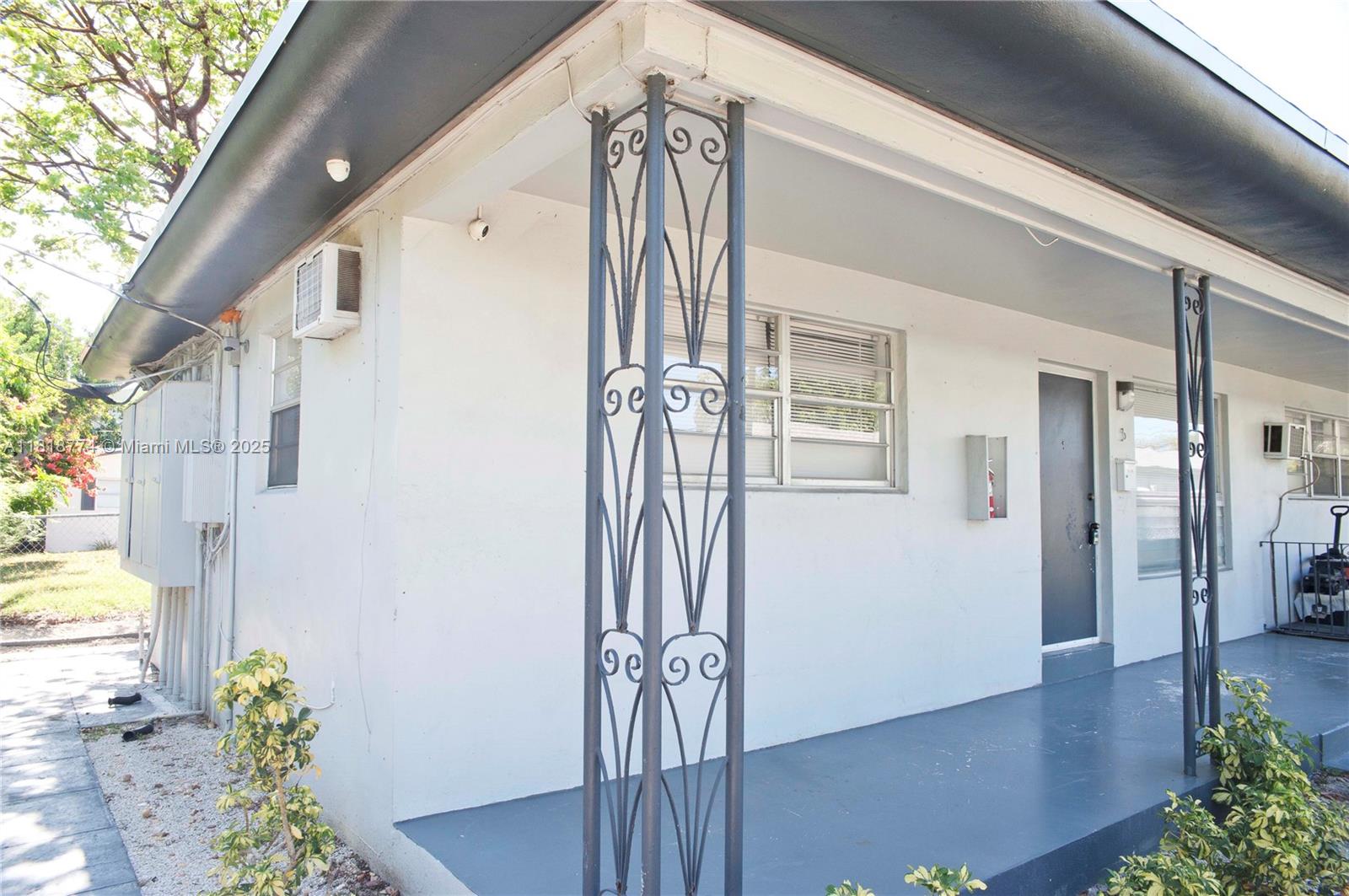 HOLLYWOOD LITTLE RANCHES - Residential Lease