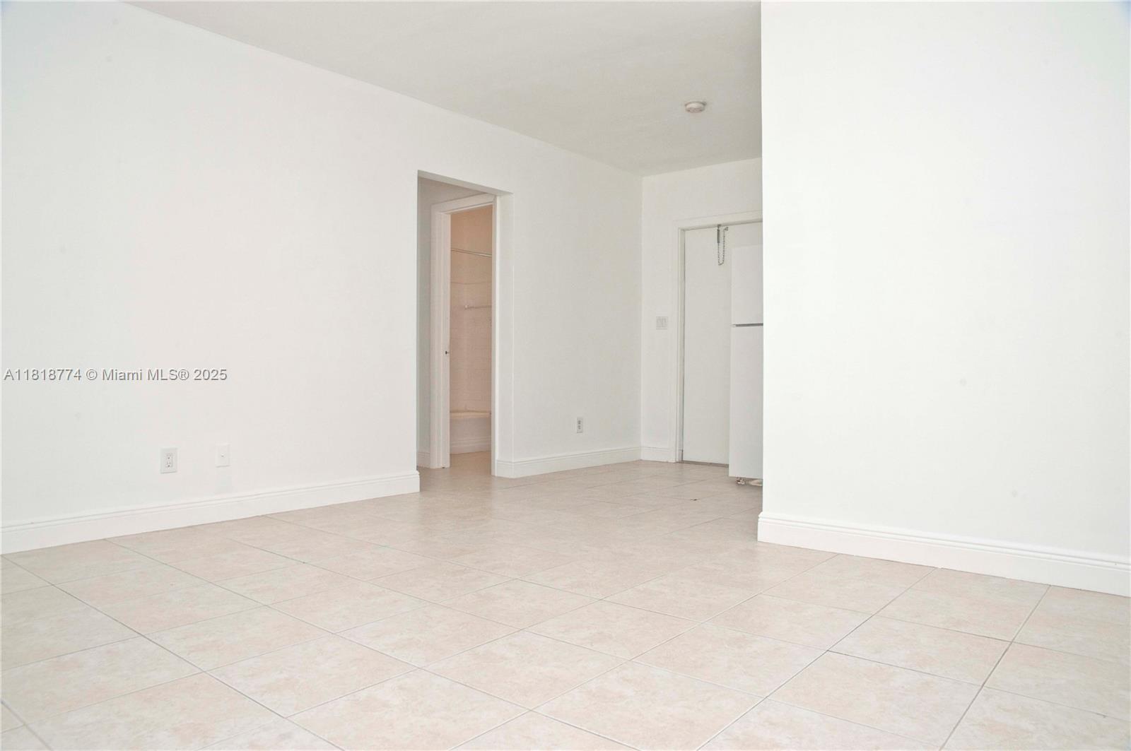 HOLLYWOOD LITTLE RANCHES - Residential Lease