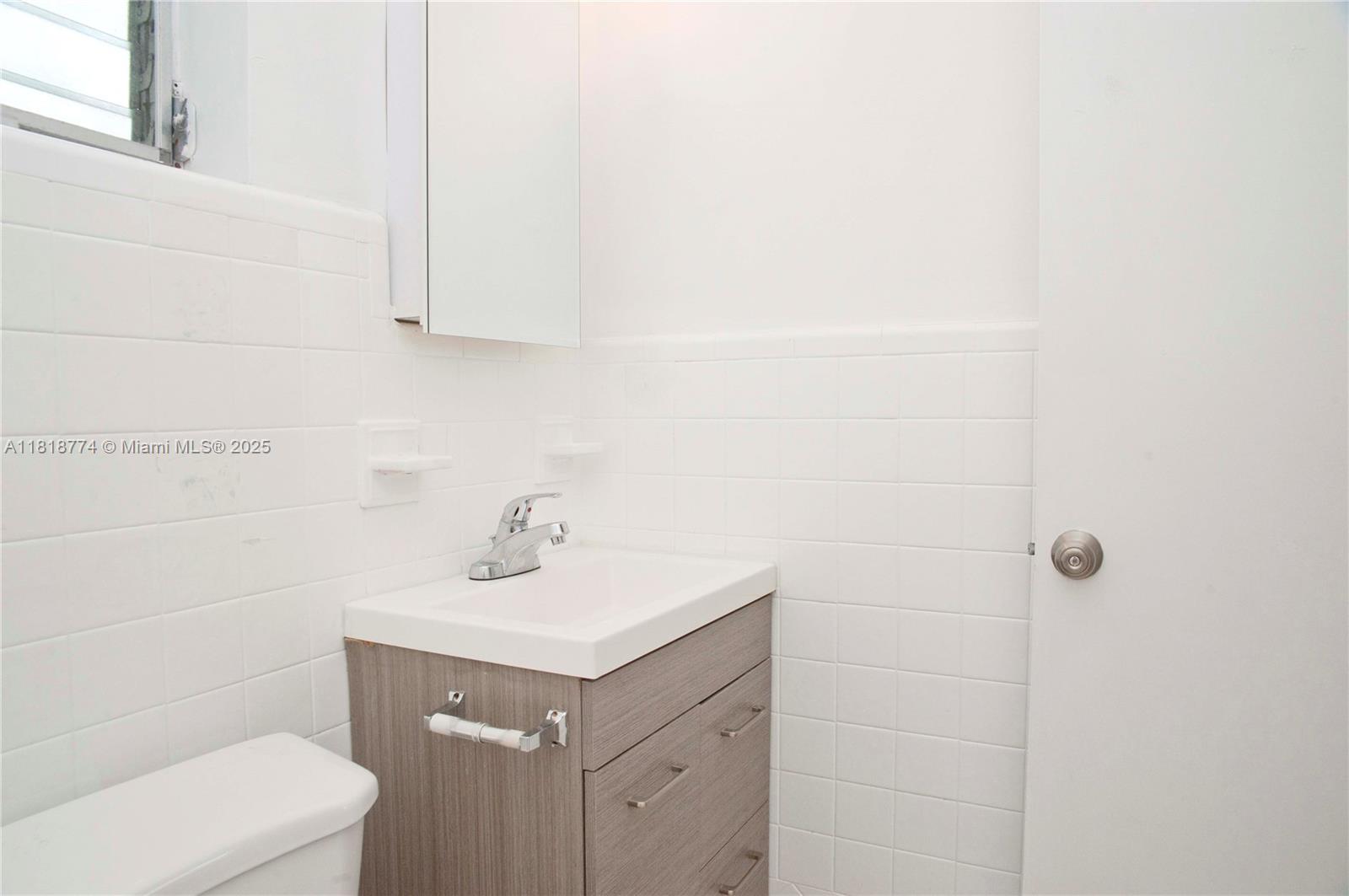 HOLLYWOOD LITTLE RANCHES - Residential Lease