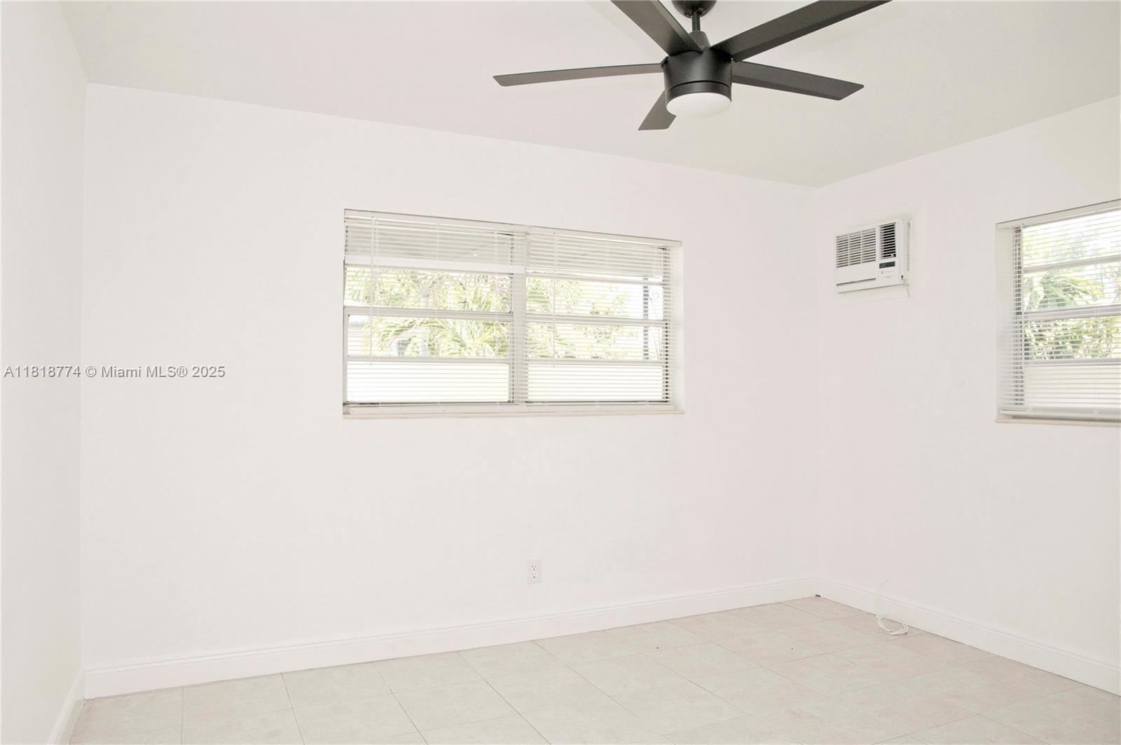 HOLLYWOOD LITTLE RANCHES - Residential Lease