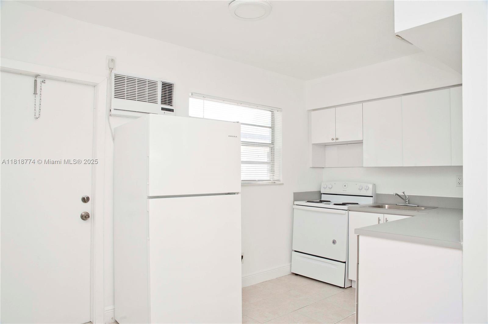 HOLLYWOOD LITTLE RANCHES - Residential Lease