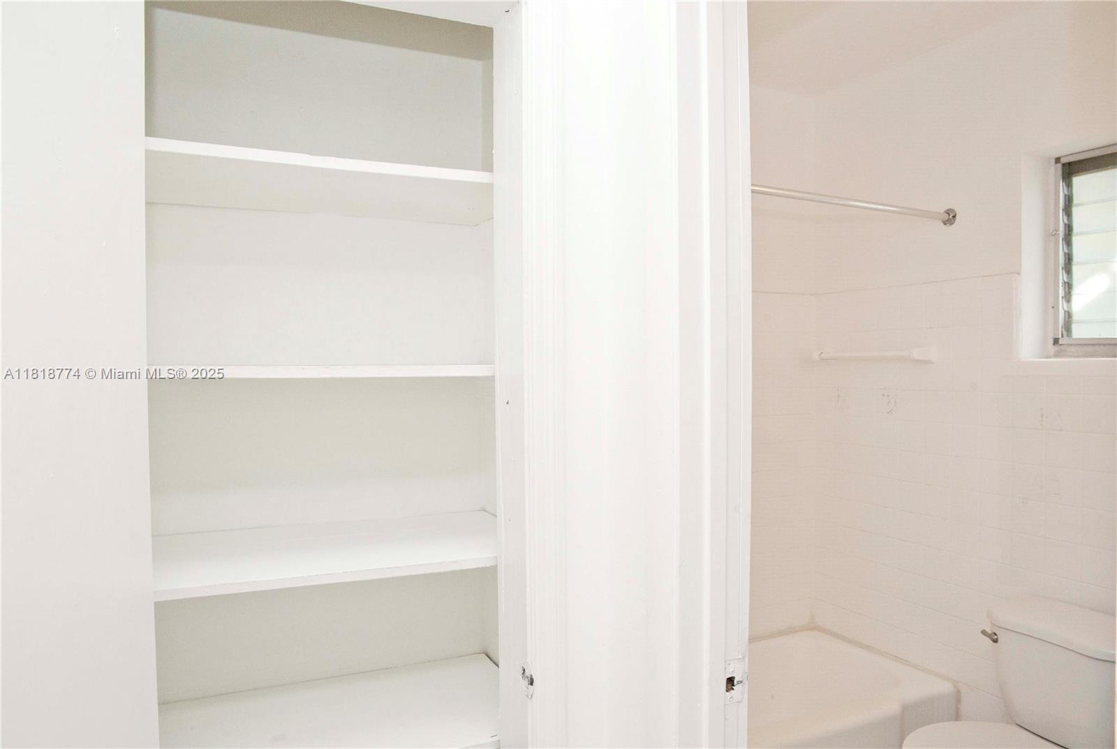 HOLLYWOOD LITTLE RANCHES - Residential Lease