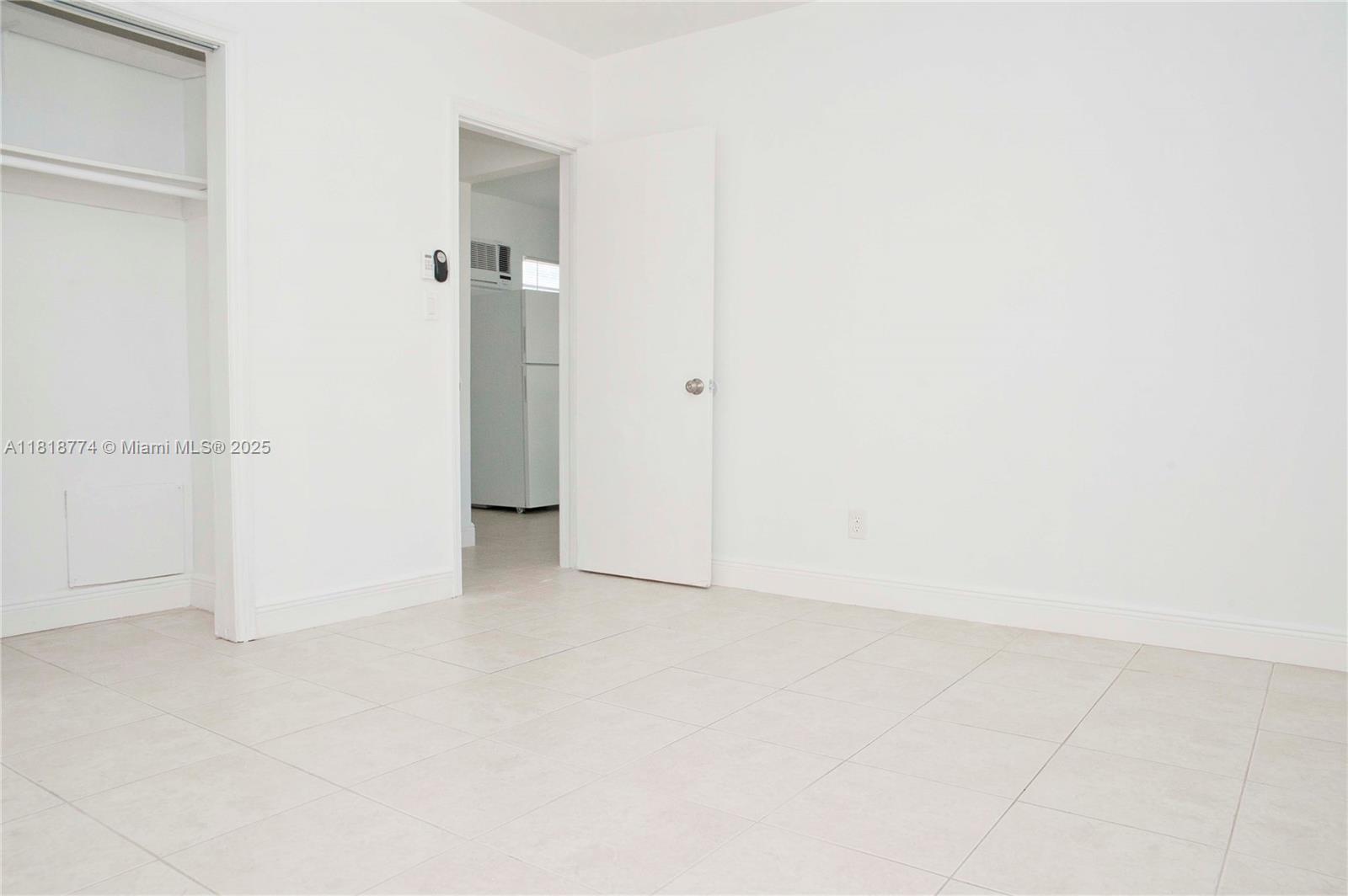 HOLLYWOOD LITTLE RANCHES - Residential Lease
