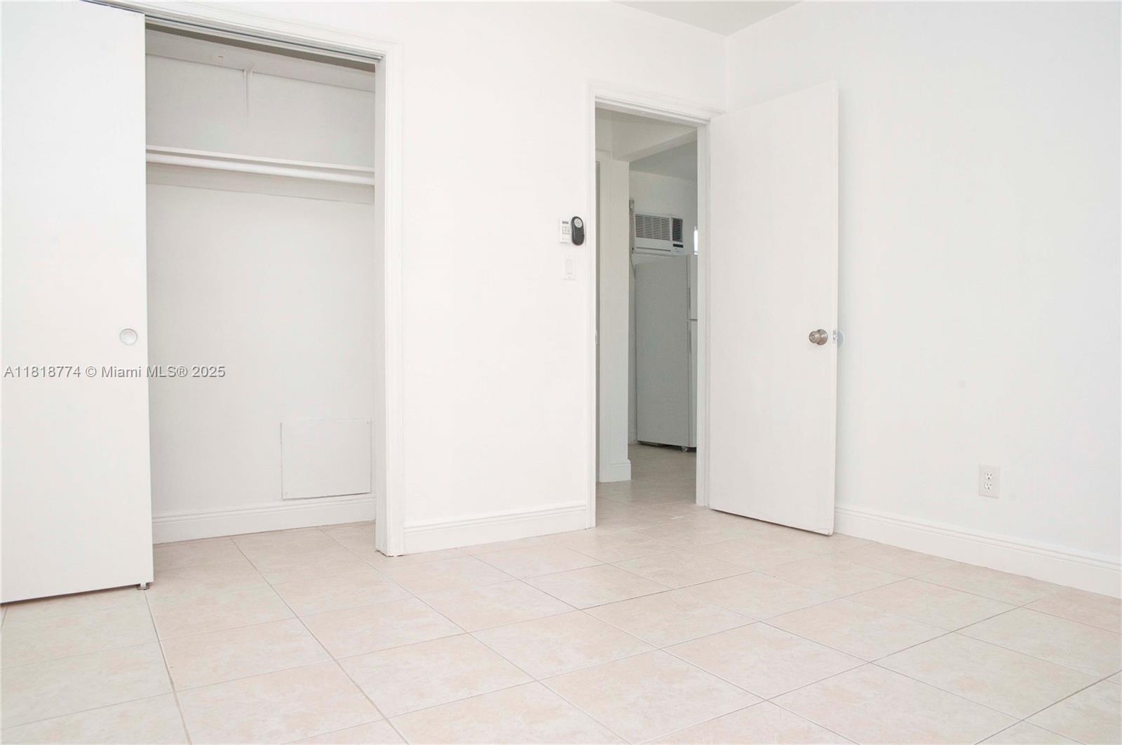 HOLLYWOOD LITTLE RANCHES - Residential Lease