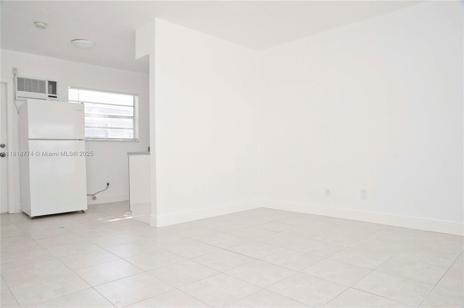 HOLLYWOOD LITTLE RANCHES - Residential Lease