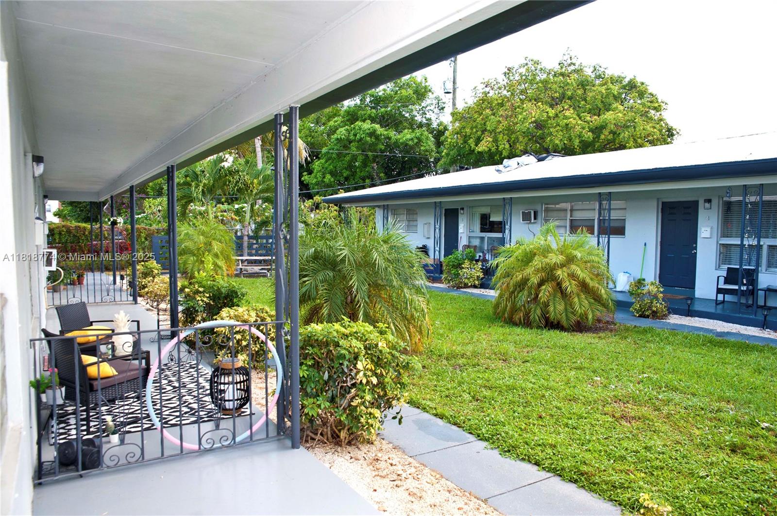 HOLLYWOOD LITTLE RANCHES - Residential Lease