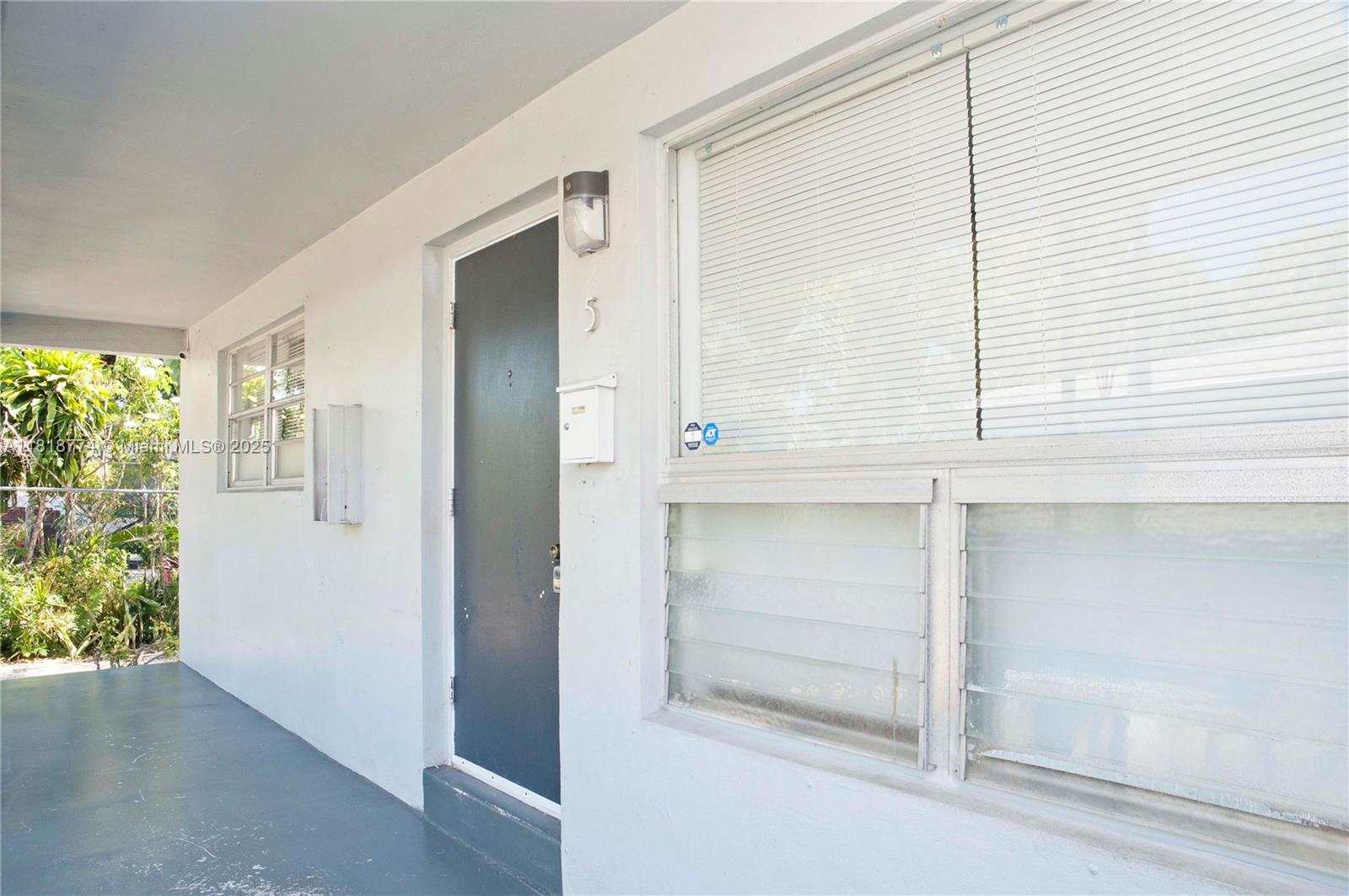 HOLLYWOOD LITTLE RANCHES - Residential Lease