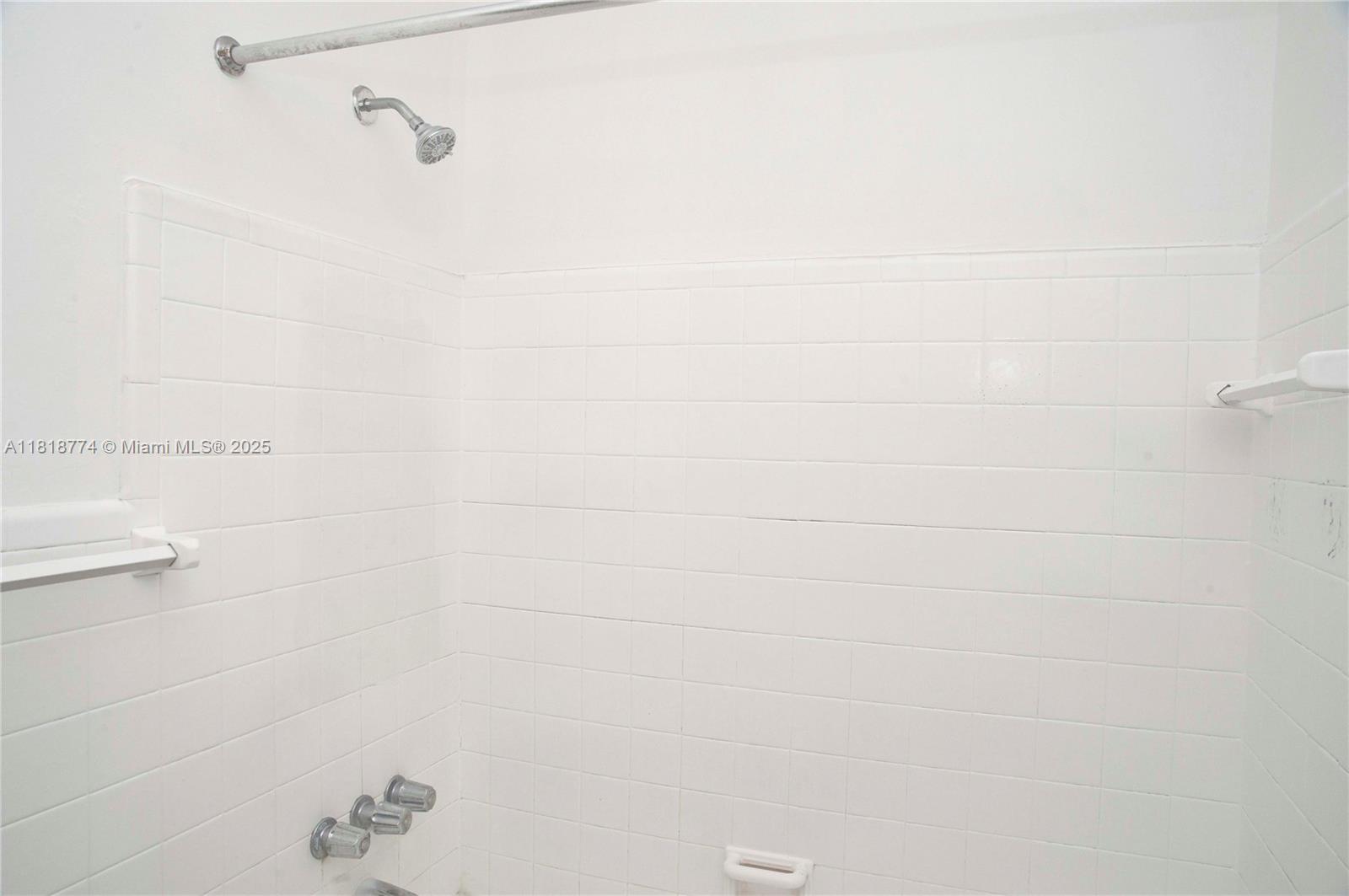 HOLLYWOOD LITTLE RANCHES - Residential Lease