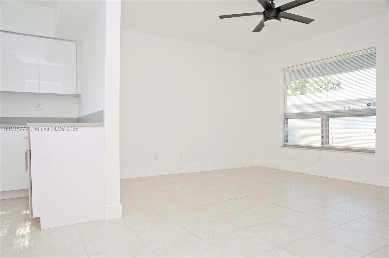 HOLLYWOOD LITTLE RANCHES - Residential Lease