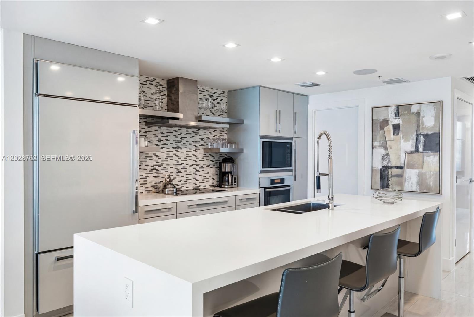 3801 Collins Ave 703