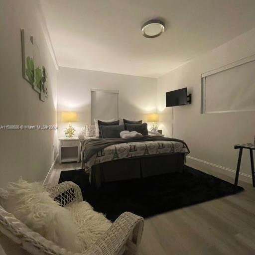 Gourgeous Fully furnished studio with kitchenette.