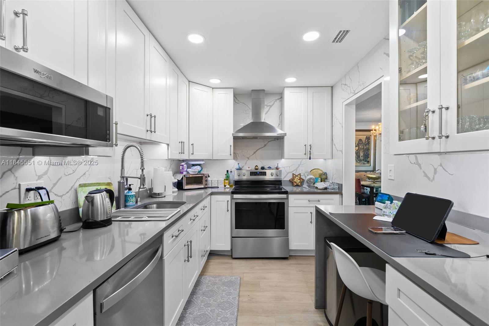 9111 E Bay Harbor Dr 4C