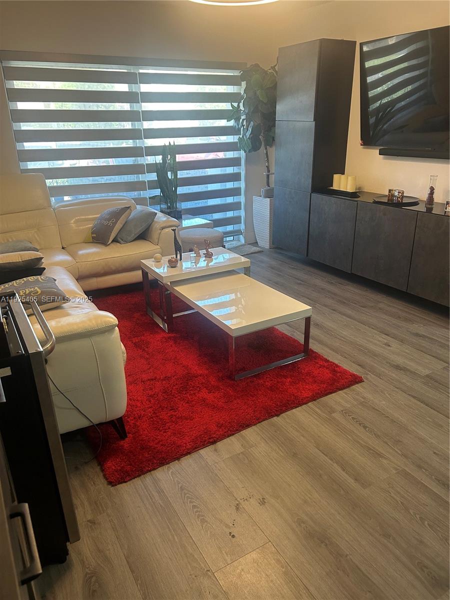 CLUB QUARTERS AT RAINTREE - Residential