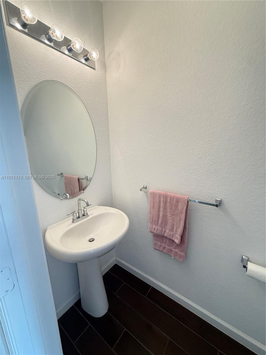 CRICKET CLUB - Residential Lease