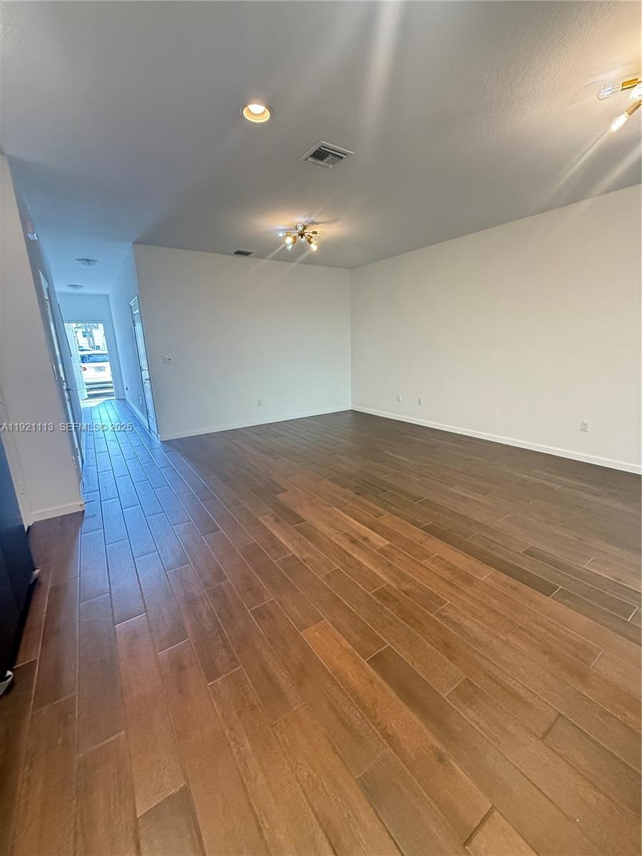 CRICKET CLUB - Residential Lease