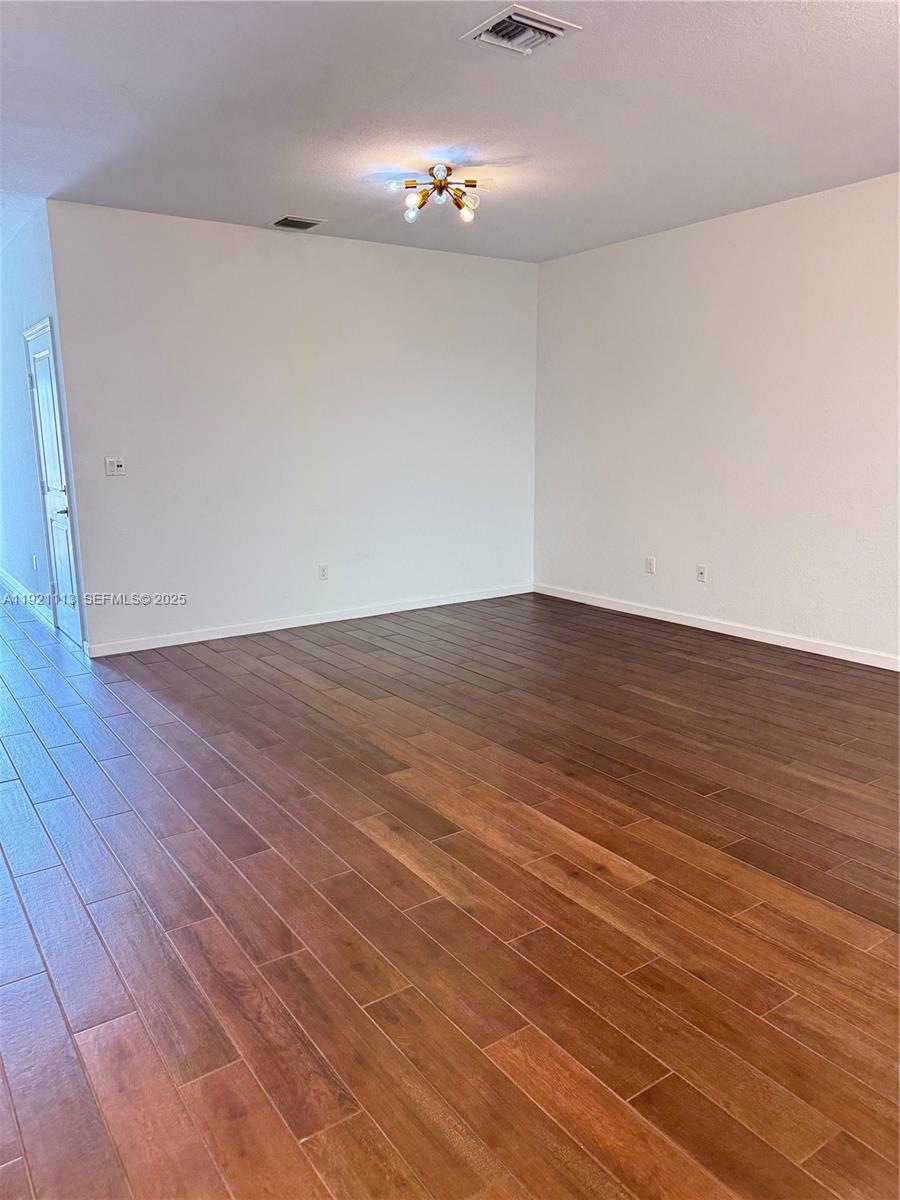 CRICKET CLUB - Residential Lease