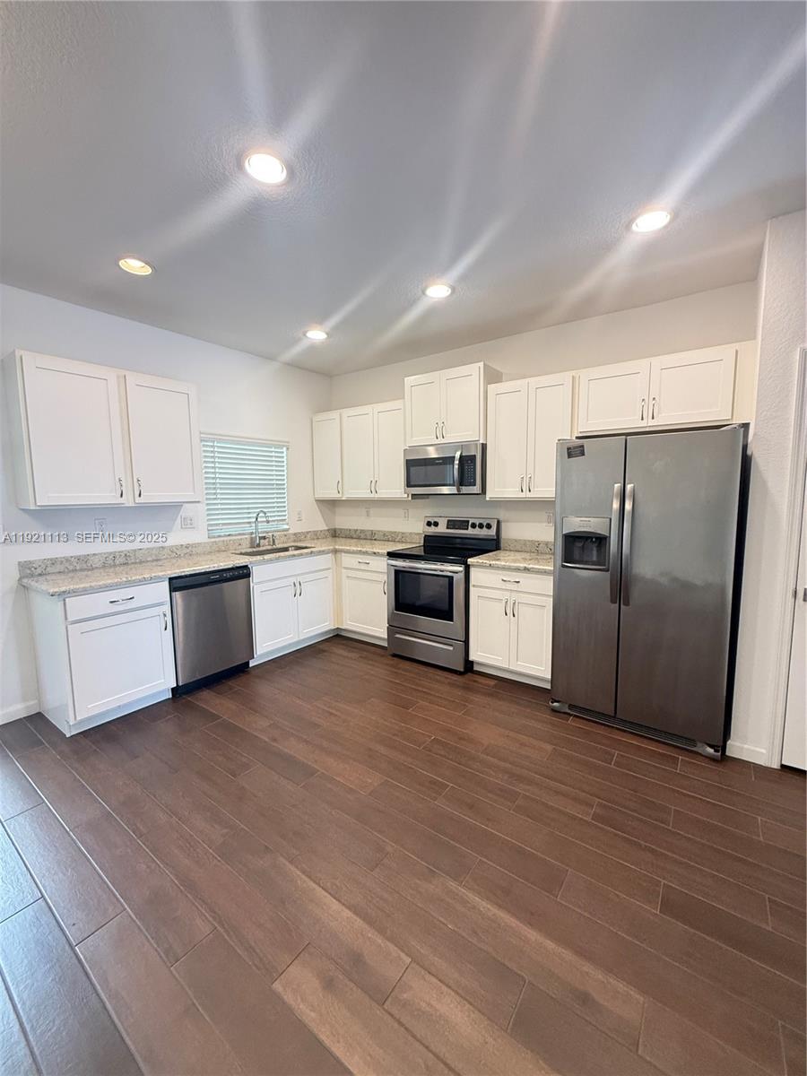 CRICKET CLUB - Residential Lease