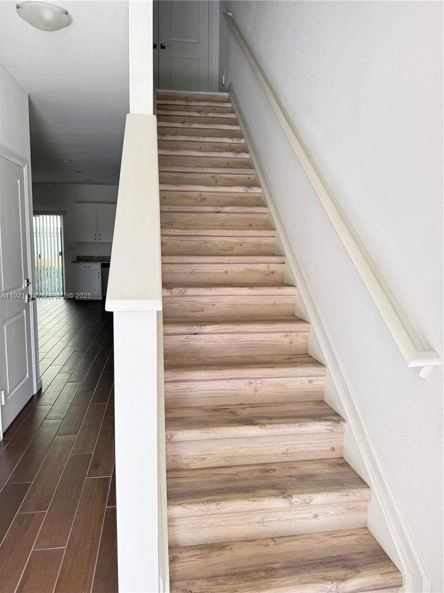 CRICKET CLUB - Residential Lease